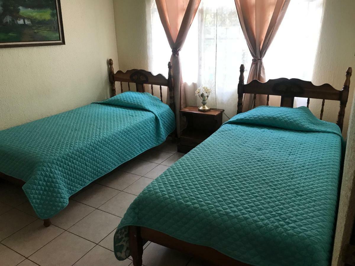 Casa Del Suizo Bed and Breakfast Desamparados  Exteriör bild